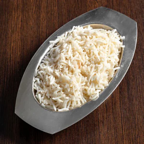 Riz basmati parfumé aux épices, servi en accompagnement d'un repas indien