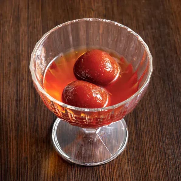 Gulab jamun, dessert indien aux beignets macérés dans un sirop parfumé